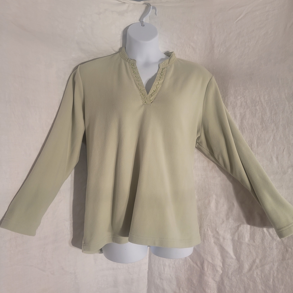 Chic Soft GREEN Women's Blouse with Lace Detail